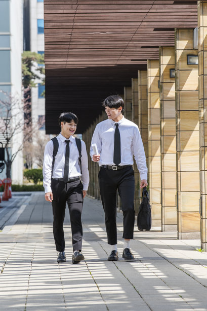 年轻人图片下载