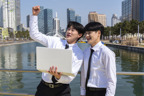 年轻人图片下载