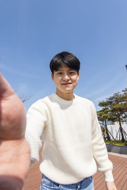 年轻人图片下载