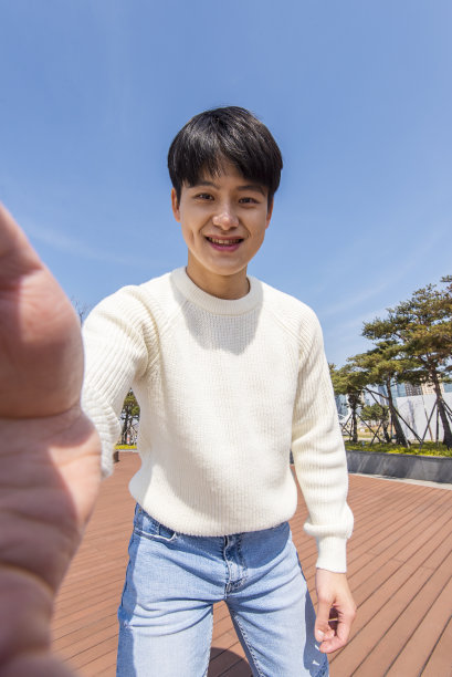 年轻人图片下载