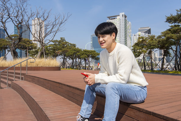 年轻人图片下载