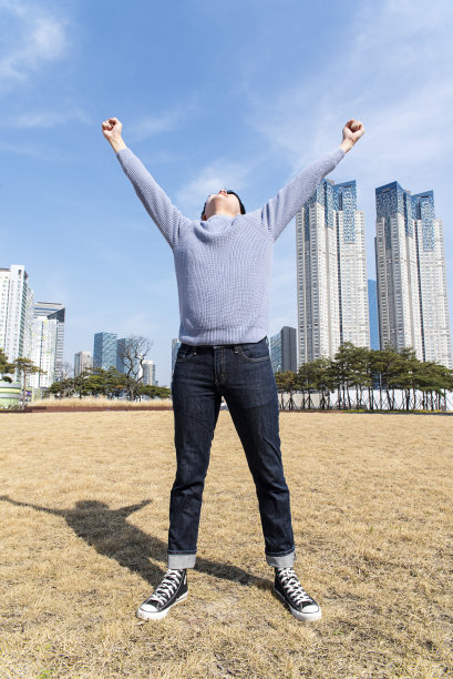 年轻人图片下载