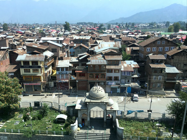 从神殿俯瞰斯利那加古城图片下载