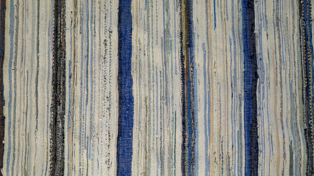 西班牙南部手工制作的地毯，由不同颜色的残余物制成图片下载