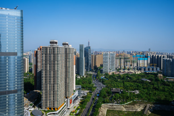 阳光明媚的现代城市图片下载