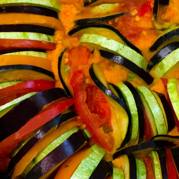 近距离的炖菜。法式厨房菜。图片下载