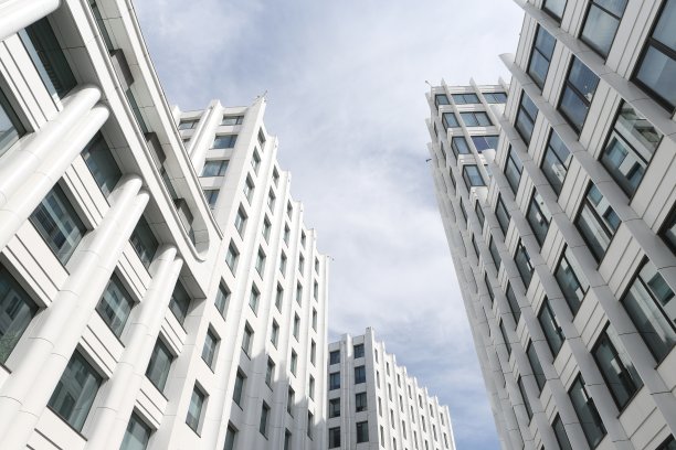 俄罗斯莫斯科市的新建筑立面，现代建筑风格，城市地标，外观对称图片下载