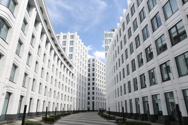 俄罗斯莫斯科市的新建筑立面，现代建筑风格，城市地标，外观对称图片下载