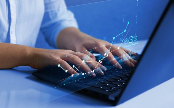 分析增长统计、图形和图表的虚拟全息图。业务战略发展和增长计划。投资增长对汇率的影响。图片下载