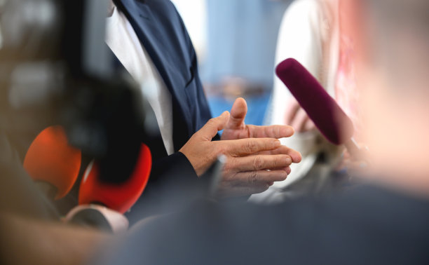 采访一位重要人物图片下载