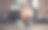 健美男子运动前拉伸的肖像。年轻运动员在锻炼前伸展腿。帅哥在健身房做热身运动。肌肉发达的运动员在运动前伸展身体图片下载