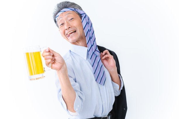 年老的商人喝得太醉了图片下载