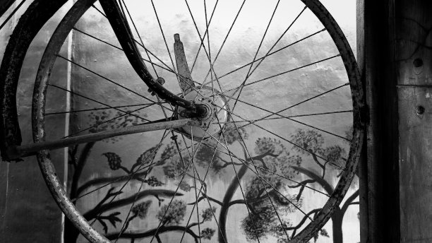 古董自行车车轮图片下载