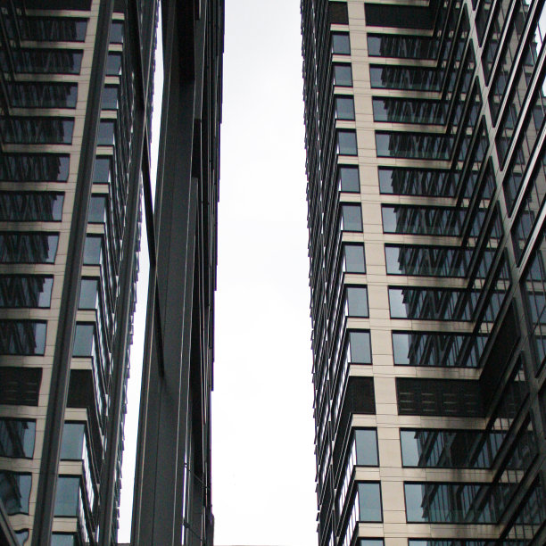 华沙商业中心的摩天大楼图片下载