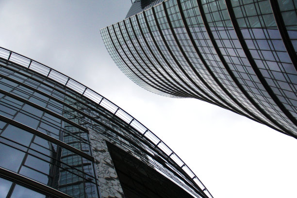 华沙商业中心的摩天大楼图片下载