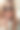 一个戴着墨镜的现代女孩走在街上，戴着耳机听音乐。图片下载