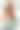 一个戴着墨镜的现代女孩走在街上，戴着耳机听音乐。图片下载