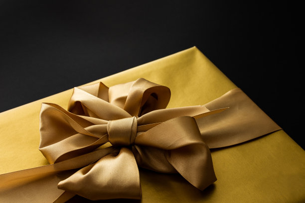 金色礼品盒特写图片下载
