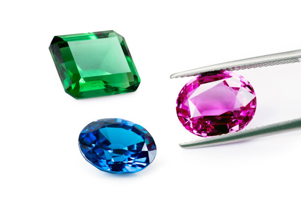 白底孤立的天然珍贵宝石图片下载