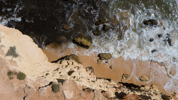 今天是美好的晴天!飞在我们国家的上空!图片下载