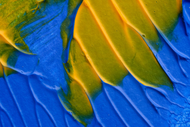 蓝、粉、黄抽象丙烯画在白纸底色上运用罗夏墨迹法绘制颜色纹理图片下载