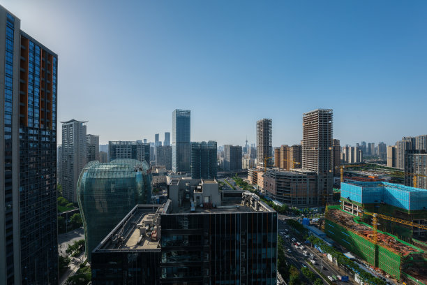 阳光明媚的现代城市图片下载