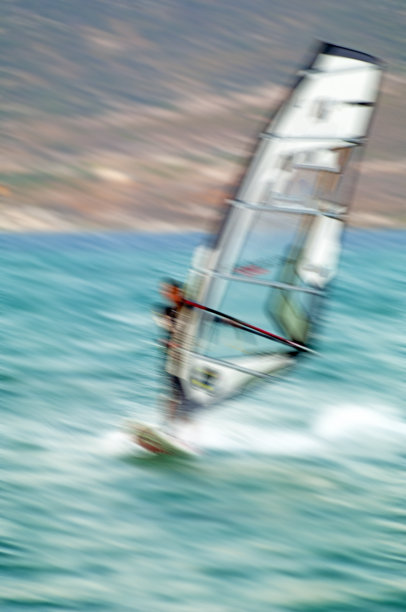 风帆在海上图片下载