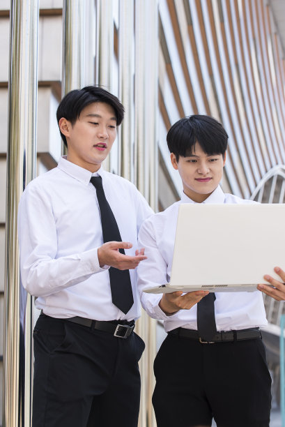 年轻人图片下载