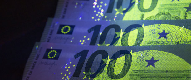 欧元对紫外线的保护。紫外线中的欧元。欧元对紫外线的保护。图片下载