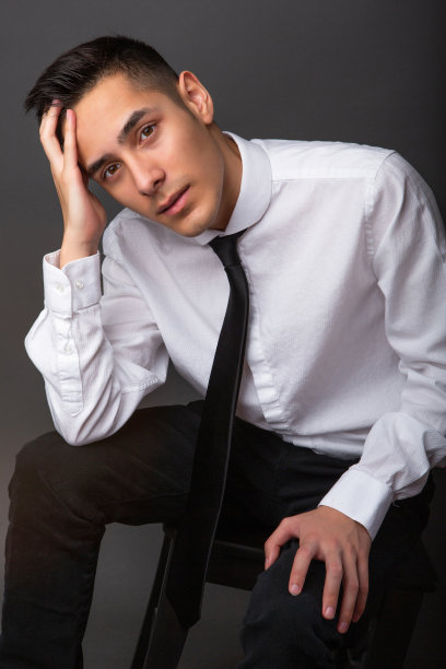 帅气的正式男性肖像图片下载