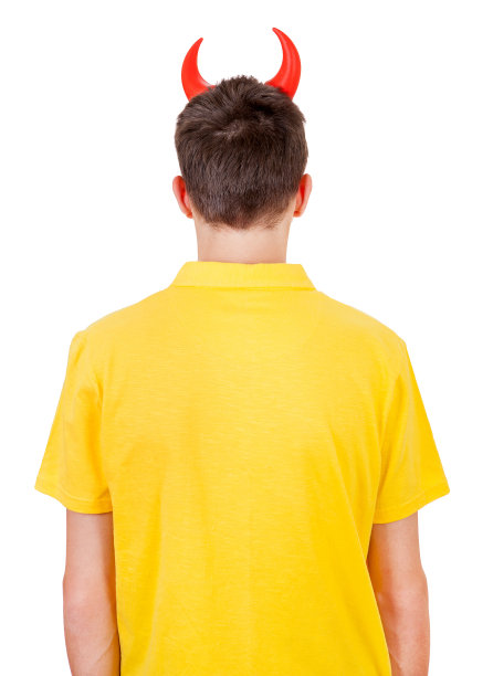 男人后视图与魔鬼的角图片下载