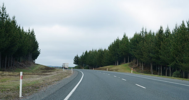 新西兰陶波镇附近的1号国道图片下载