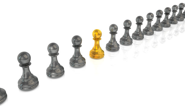 黄金象棋棋子或领袖商人站在人群中，银人。领导、商业、团队、团队合作和人力资源管理理念图片下载