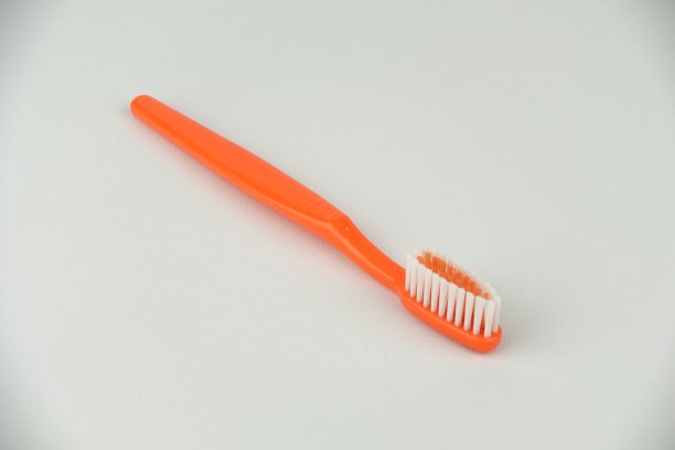 普通普通的橙色牙刷图片下载