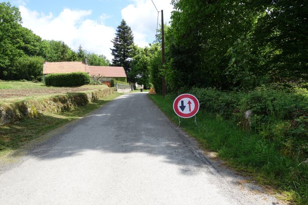 道路工程路牌郊野公路村口图片下载