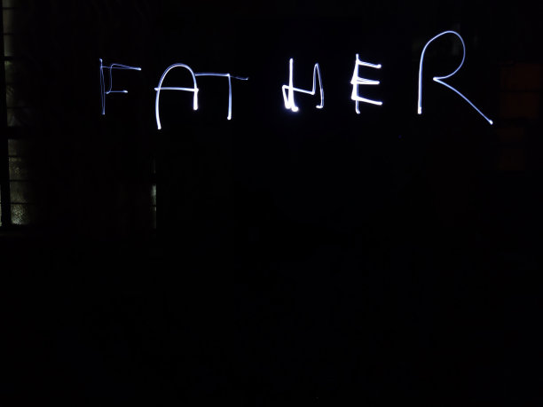 用手电筒书写的字母图片图片下载