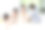 家庭厨房的血统。年轻的父母很乐意看他们的儿子和女儿玩耍。- - -库存图片图片下载