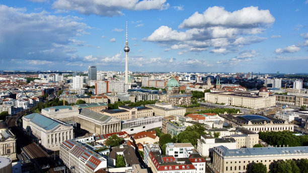 柏林城和电视塔鸟瞰图图片下载
