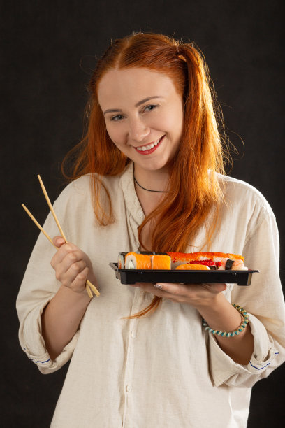 寿司的女孩图片下载