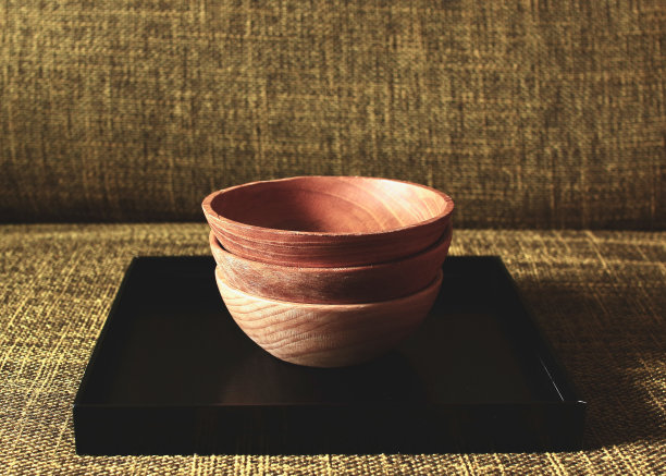 木碗堆积的特写。图片下载