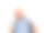 一位穿着牛仔衬衫的老人正在打电话，他很高兴。伟大的新闻。图片下载