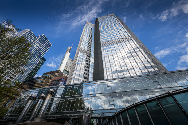 德国法兰克福金融区未来主义的天际线图片下载