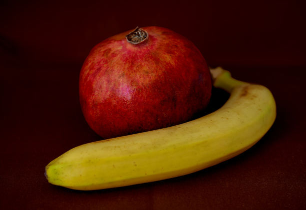 红石榴和香蕉的谎言图片下载