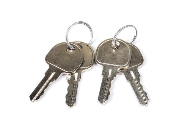 白色背景上的独立房屋钥匙图片下载