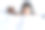俯视图可爱的亚洲孩子小女孩醒来，躺在床上的玩具泰迪熊图片下载