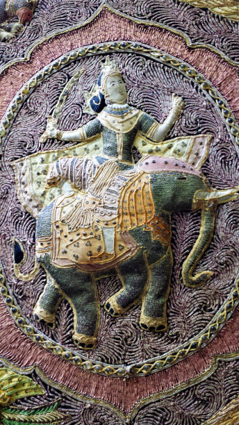 骑在大象上的女战士图片下载