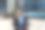年轻自信的首席执行官商务女性去工作到办公大楼与她的员工开会。女领班在户外工作的时候也在忙。图片下载