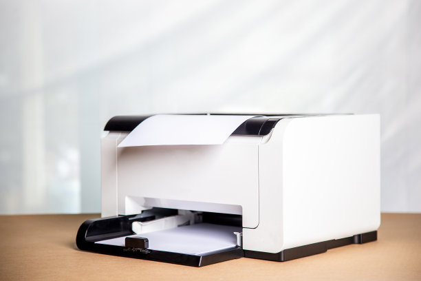办公室有打印机、复印机、扫描仪。工作场所，复印机扫描文件打印单张纸。图片下载