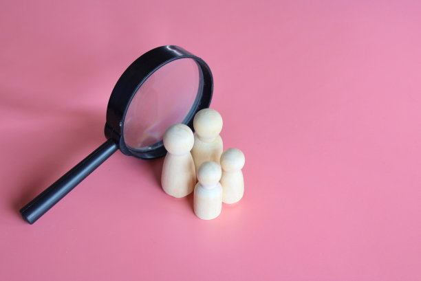 找个伙伴组建家庭，领养孩子的概念。图片下载