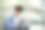 亚洲年轻帅哥在地铁站使用笔记本电脑图片下载